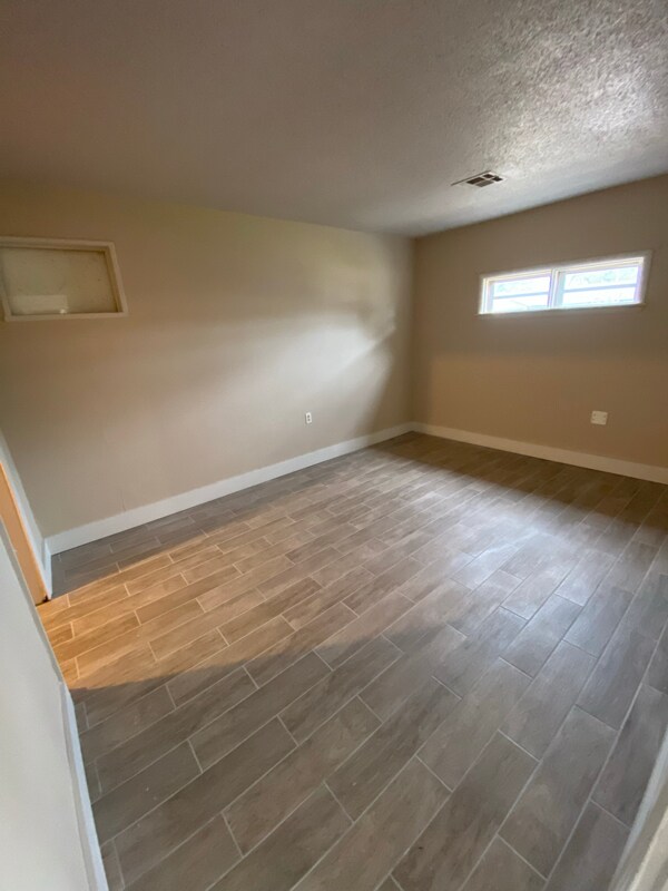 Building Photo - 2119 Pearson Dr