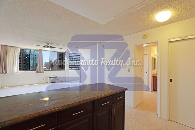 Building Photo - 1 Bedroom unit located in Kukui Plaza