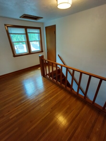 Building Photo - 813 S Prairie Ave