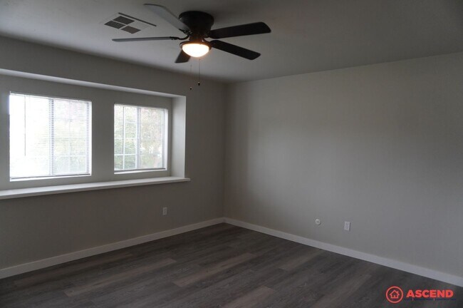 Building Photo - 6201 Hartman Ave