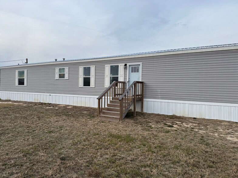 Building Photo - 365 Patriot Ln