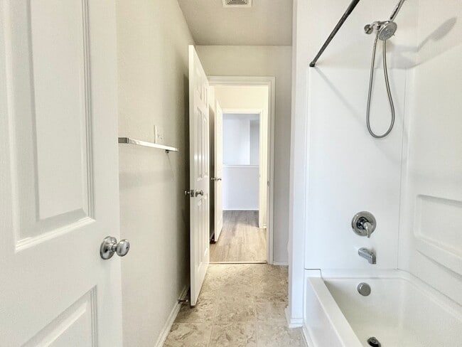 Building Photo - Spacious 4 bed 2.5 bath two-story home!