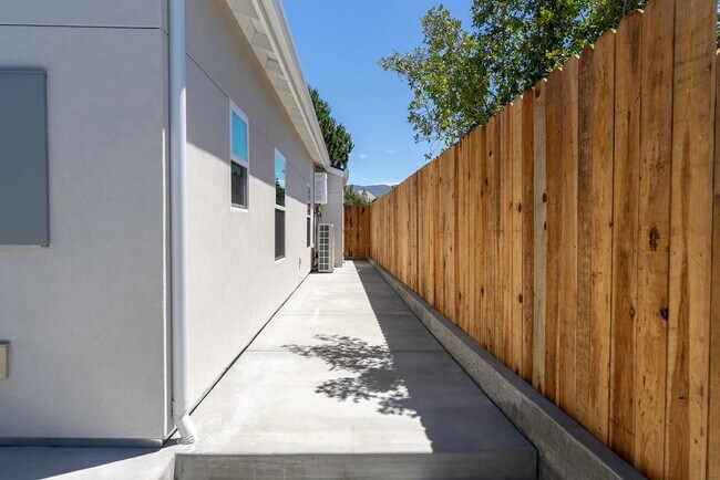 Building Photo - 340 Graves Ave