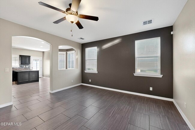 Building Photo - 220 S Manzanita Dr