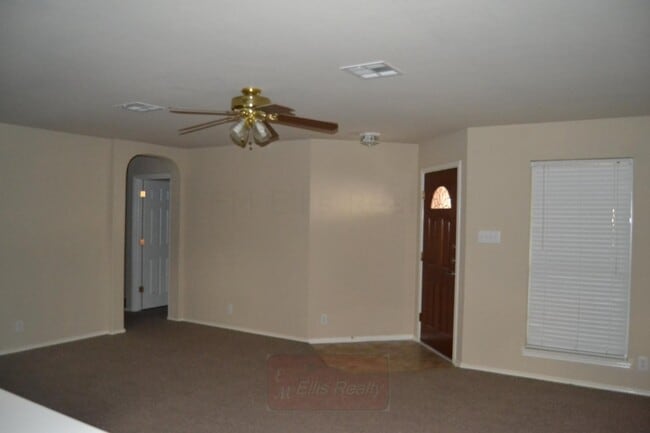 Building Photo - 306 Bright Chase