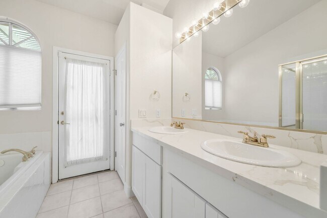 Building Photo - Single-Story Seven Hills Retreat with Stunning City & Mountain Views!