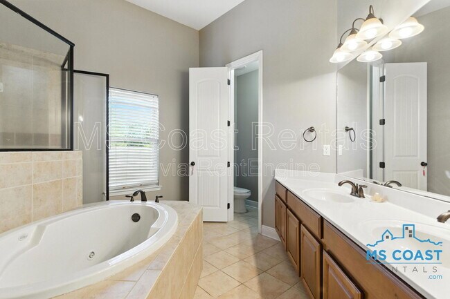 Building Photo - 17194 Palm Ridge Dr