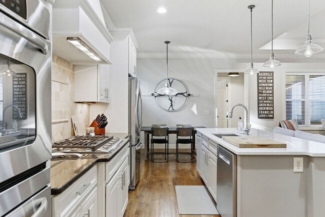 Building Photo - 1306 Jewell Ave