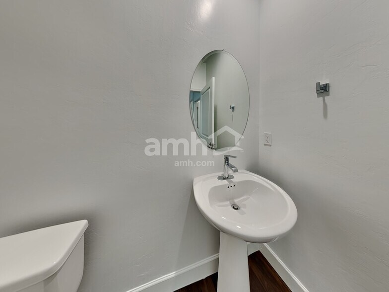 Building Photo - 6060 W Paseo Hilario