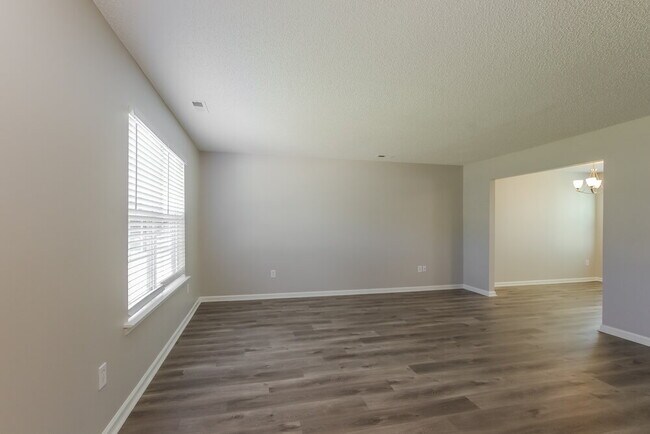 Building Photo - 10125 Illoria Dr