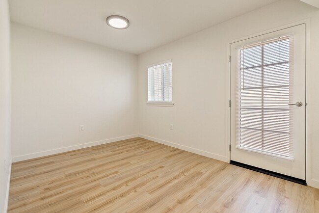Building Photo - 2 Bedroom 1.5 Bath townhouse with private balcony and 2 car garage