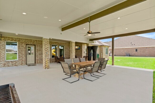 Building Photo - 9502 Windsong Dr