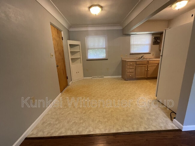 Building Photo - 1724 McClintock Ave