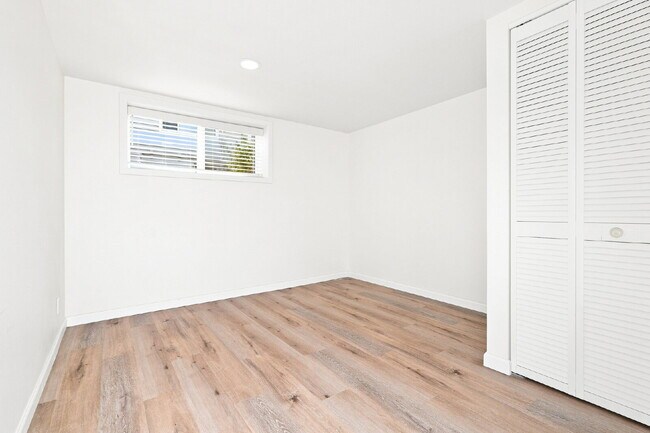 Building Photo - Beautiful Magnolia Home with Updated Kitchen, Spacious Yard & Flexible Living Space!- Available N...