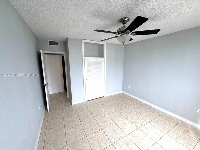 Building Photo - 7545 E Treasure Dr