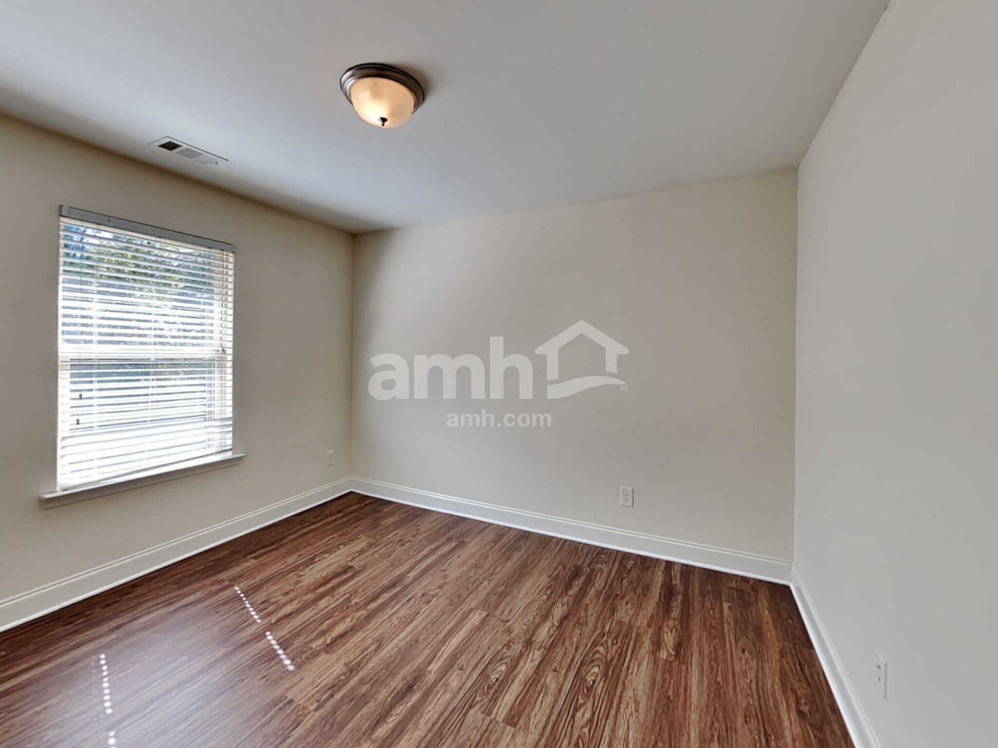 Building Photo - 2400 Freemont St