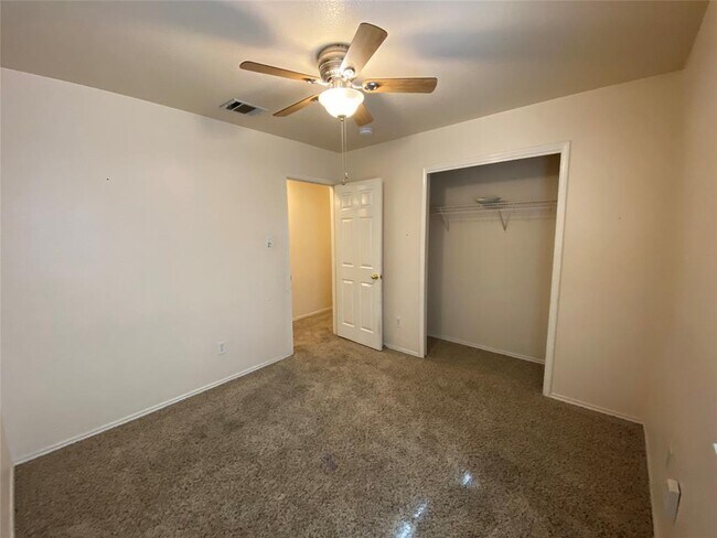 Building Photo - 2402 Hallie Ln