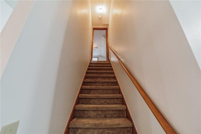 Building Photo - 487 Ravinia Way