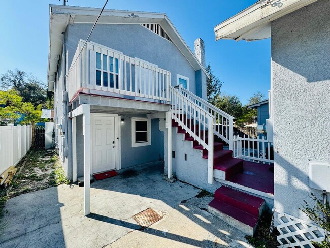 Primary Photo - 1105 E 28th Ave