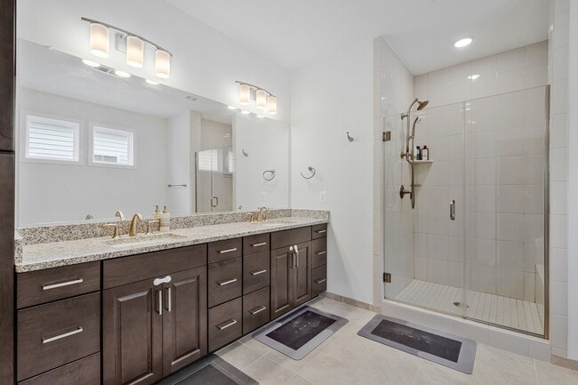 Building Photo - 22956 Aurora Vw Dr