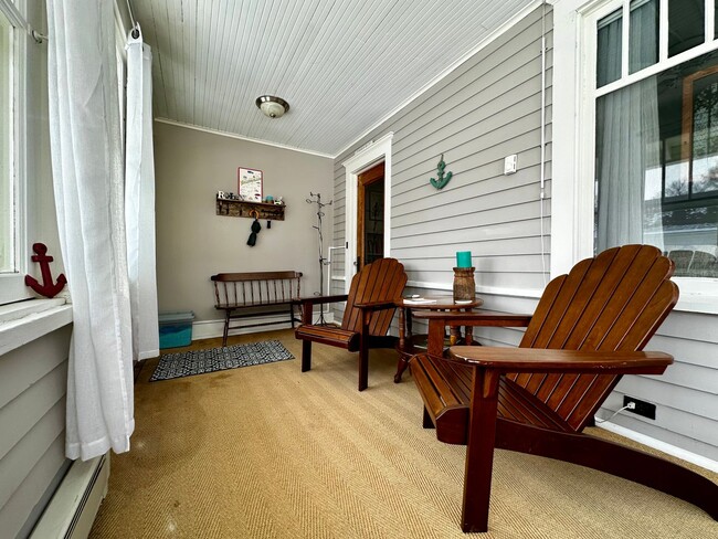 Building Photo - FURNISHED RENTAL: Vintage Chic Haven in St...