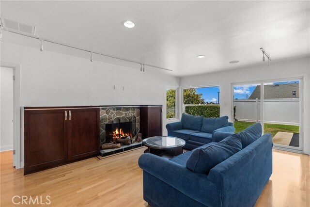 Building Photo - 321 Vía San Sebastian