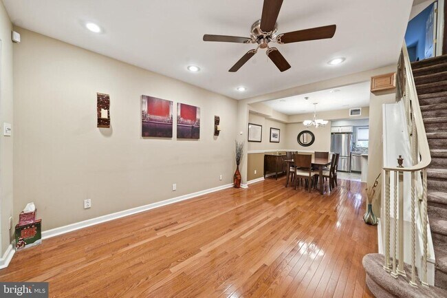 Building Photo - 3006 S Smedley St