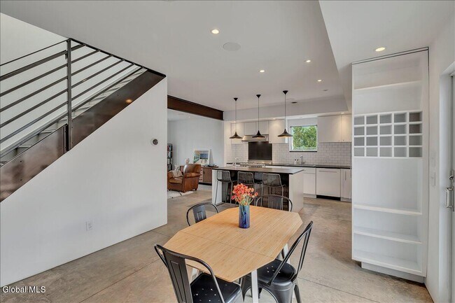 Building Photo - 18 Granite St