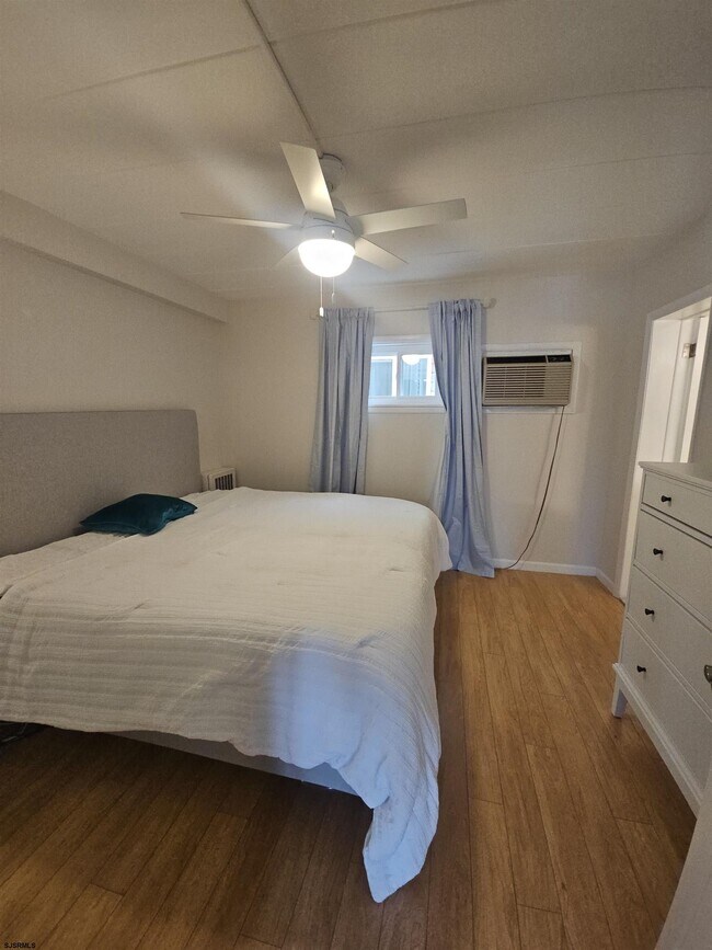 Building Photo - 9401 Pacific Ave