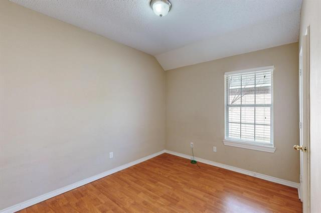 Building Photo - 202 Willow Creek Dr