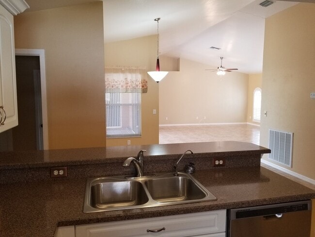 Building Photo - 2321 SW 19th St