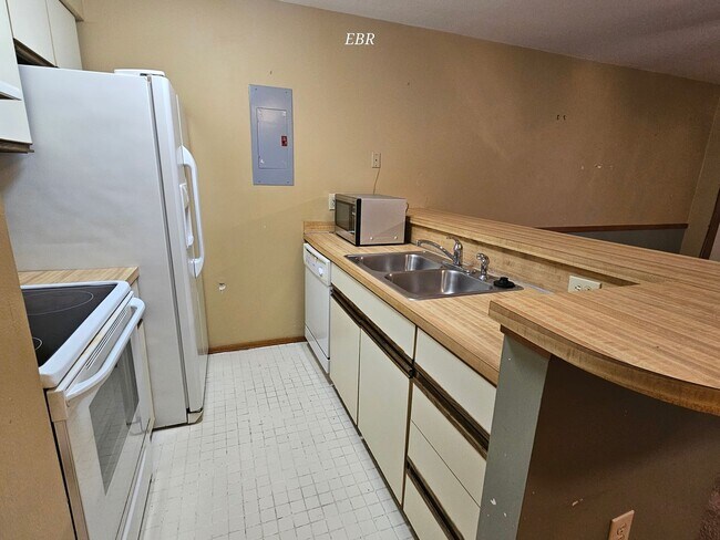 Building Photo - 4466 Little River Inn Ln