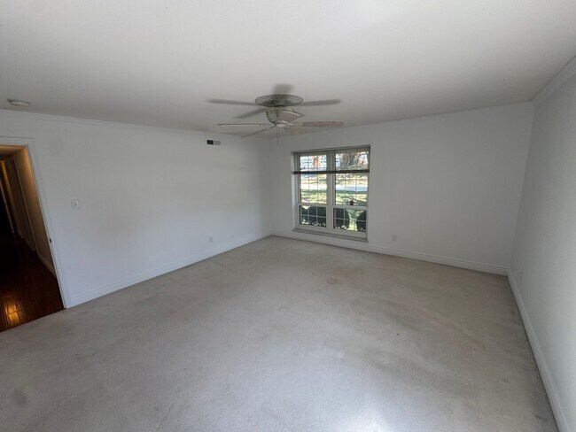 Building Photo - Spacious Well Kept Condo in West County (B...