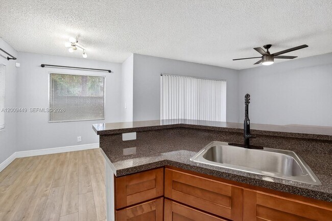 Building Photo - 9999 Summerbreeze Dr