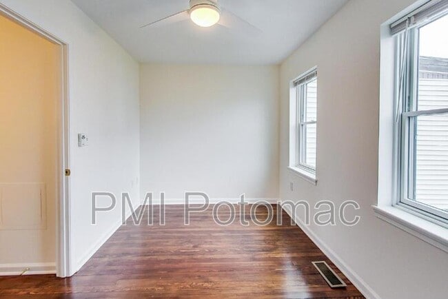 Building Photo - 1749 L St NE