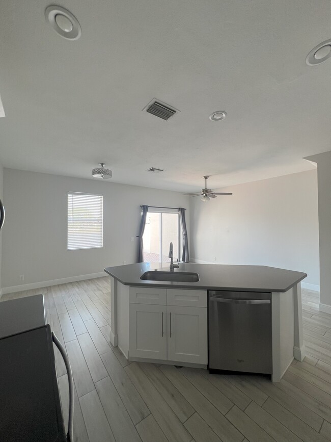 Building Photo - 563 Shoreham Ct NE