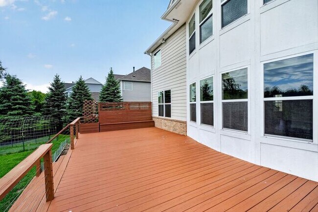 Building Photo - Modern Luxury with Waterfront Views in West Carmel