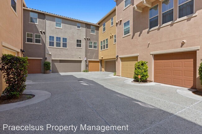 Building Photo - 2 br, 2.5 bath House - 1884 Aquamarine Cou...