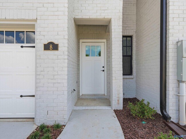 Building Photo - 6 Whispering Oak Dr SW