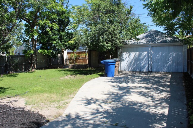 Building Photo - 1663 Blaine Ave