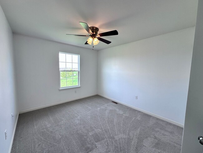 Building Photo - Charming 3 Bedroom Townhome in Palmyra