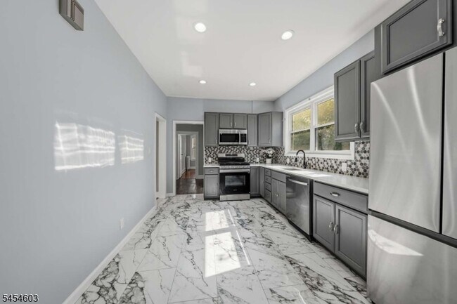 Building Photo - 17 Boyden Pkwy