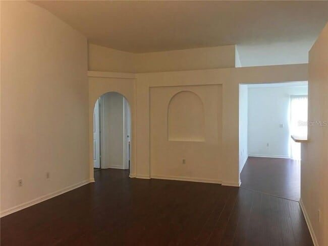 Building Photo - Nice and large one story single family in ...