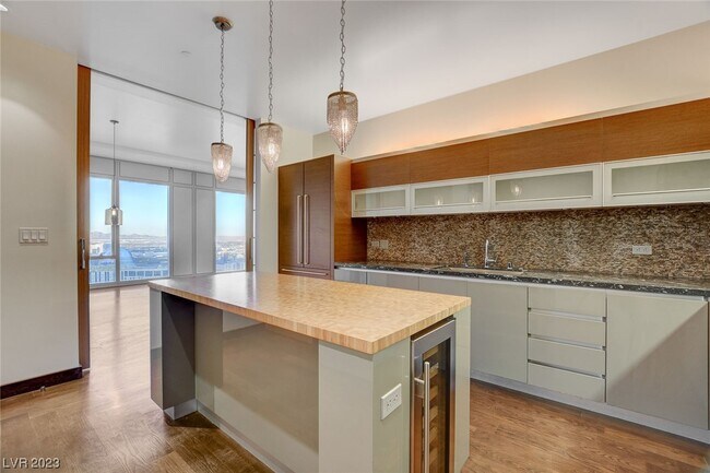 Building Photo - 3750 Las Vegas Blvd S