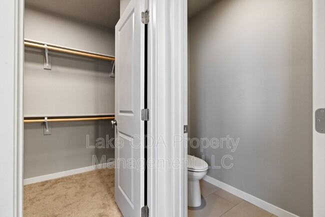 Building Photo - 5673 W Rockingham Dr