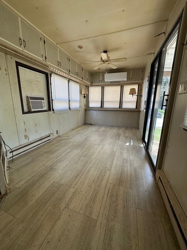 Building Photo - 11811 N Broad St