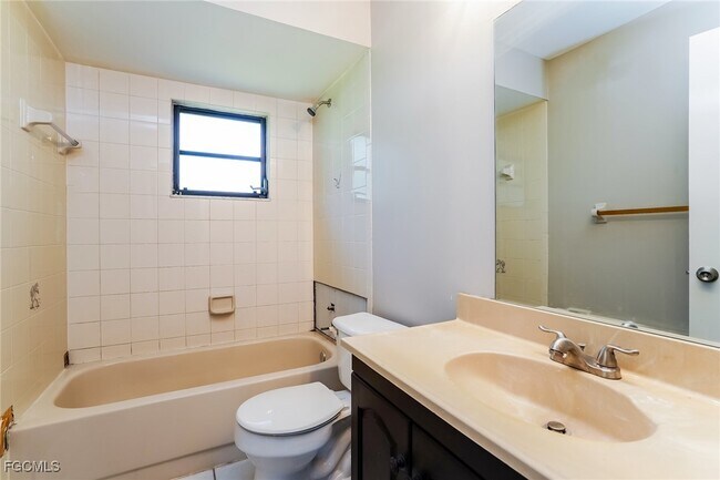 Building Photo - 1511 SE 33rd St
