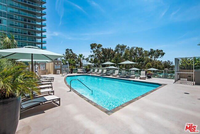 Building Photo - 13650 Marina Pointe Dr