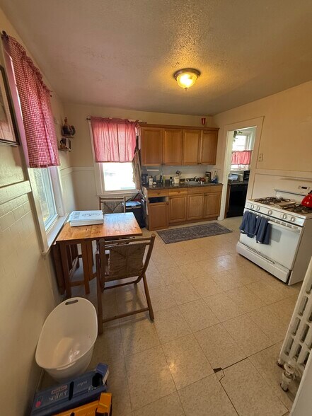 Building Photo - 58 Brock St