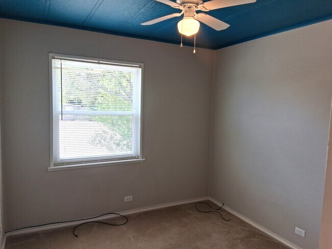 Building Photo - 1109 Elyse Dr